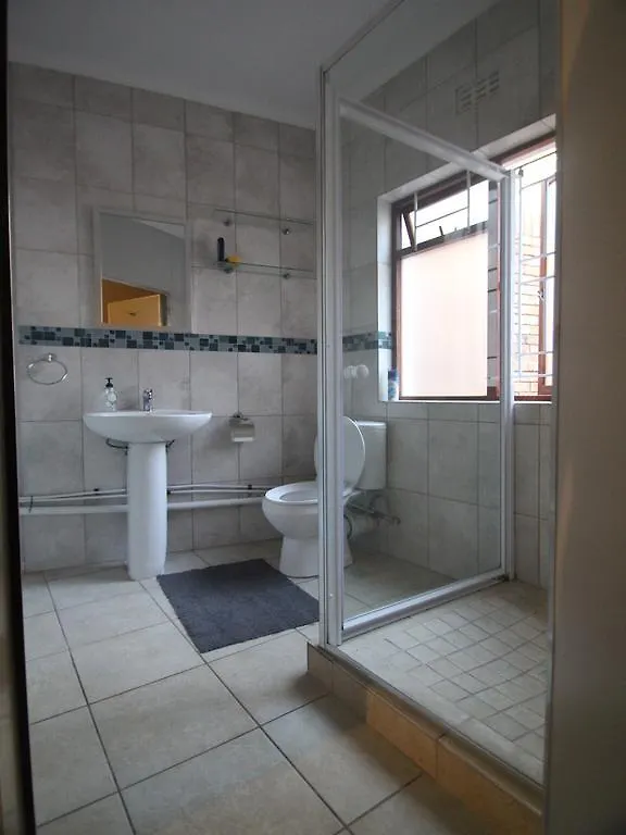 Dizzy Lizzy Self Catering Apartment Bellville Homestay